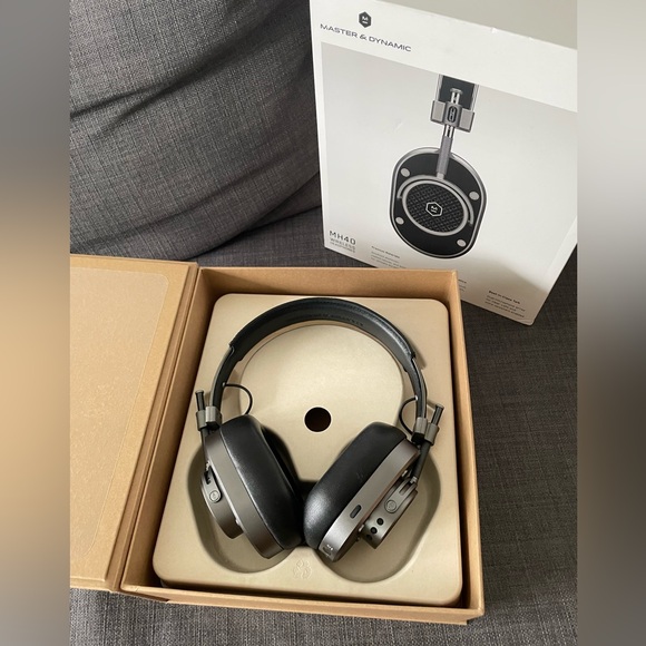 Master & Dynamic MH40 wireless headset - Picture 4 of 7